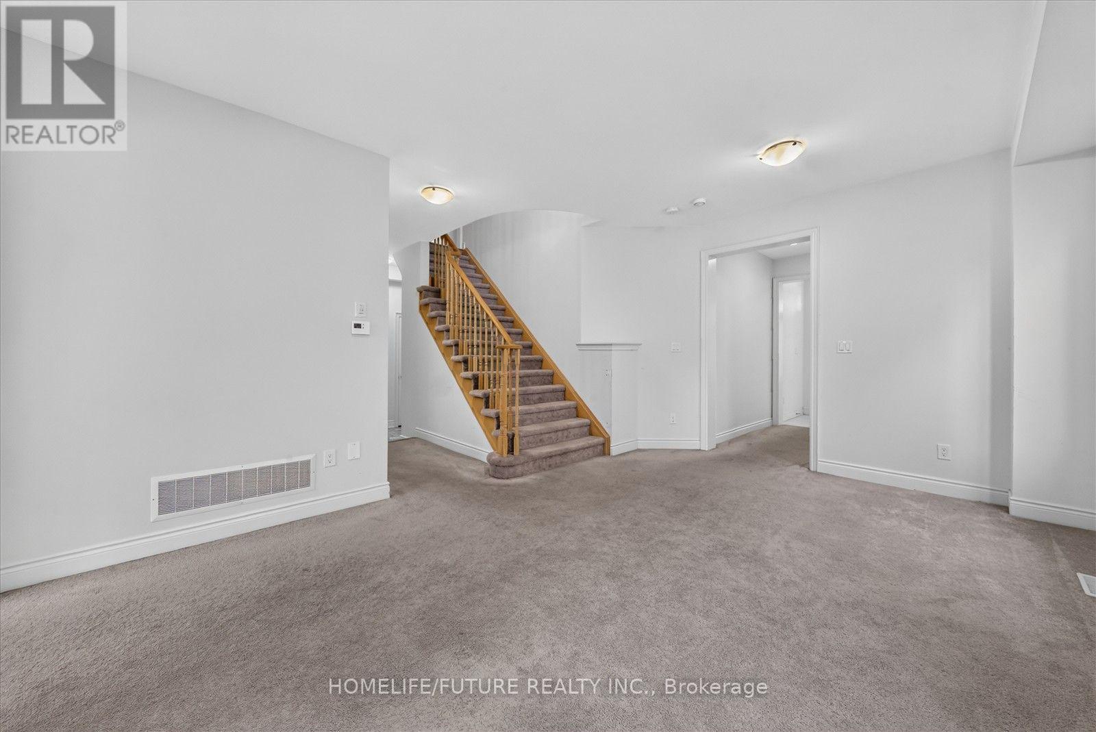 2548 Bandsman Crescent Property Photo 6