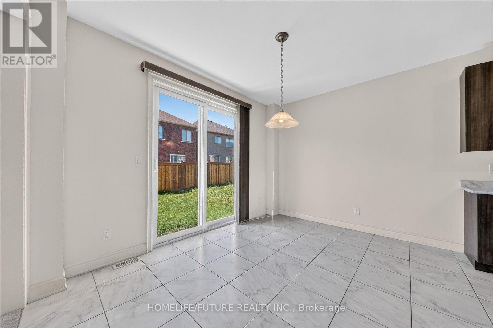 2548 Bandsman Crescent Property Photo 10