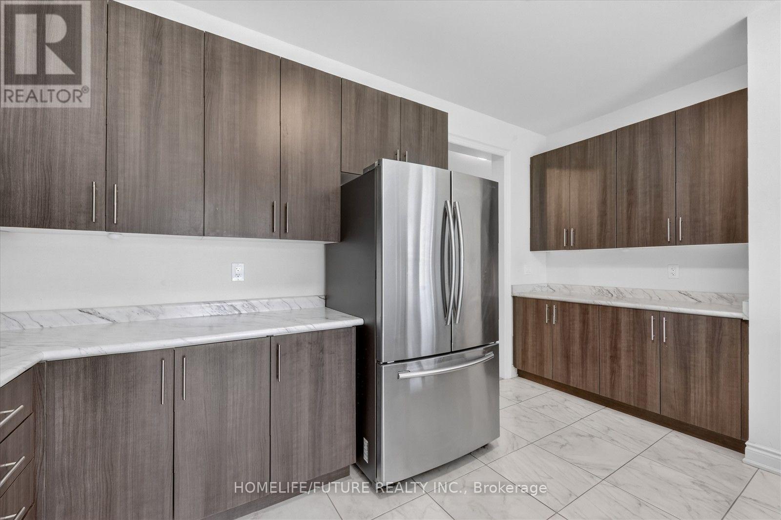 2548 Bandsman Crescent Property Photo 14