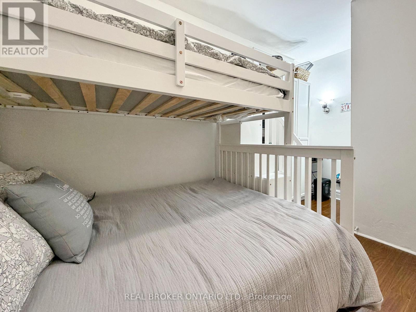 Upper - 79 Blantyre Avenue Property Photo 12