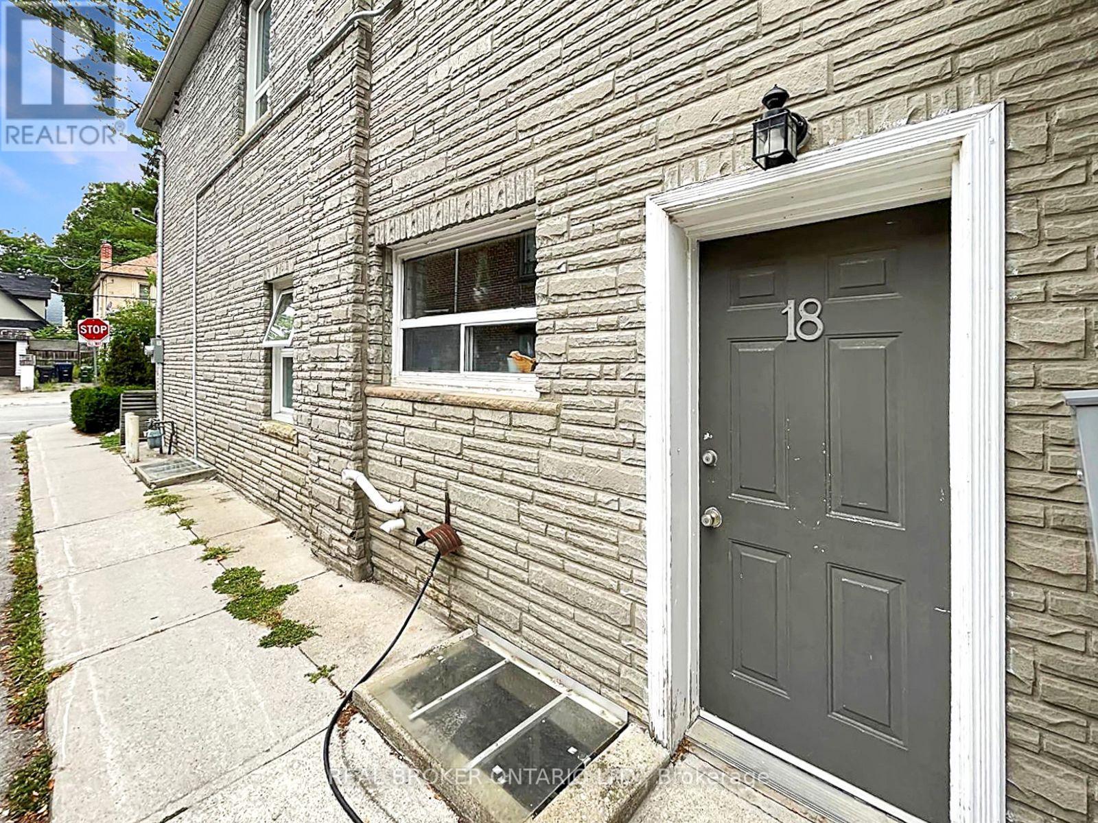Upper - 79 Blantyre Avenue Property Photo 15