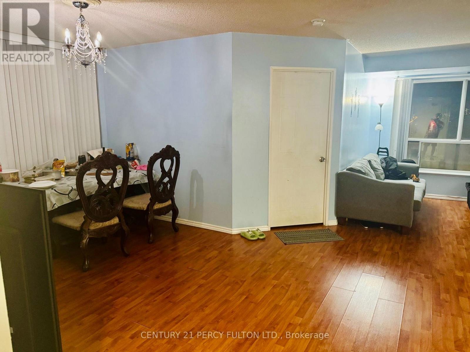 721 - 2550 Lawrence Avenue E Property Photo 4