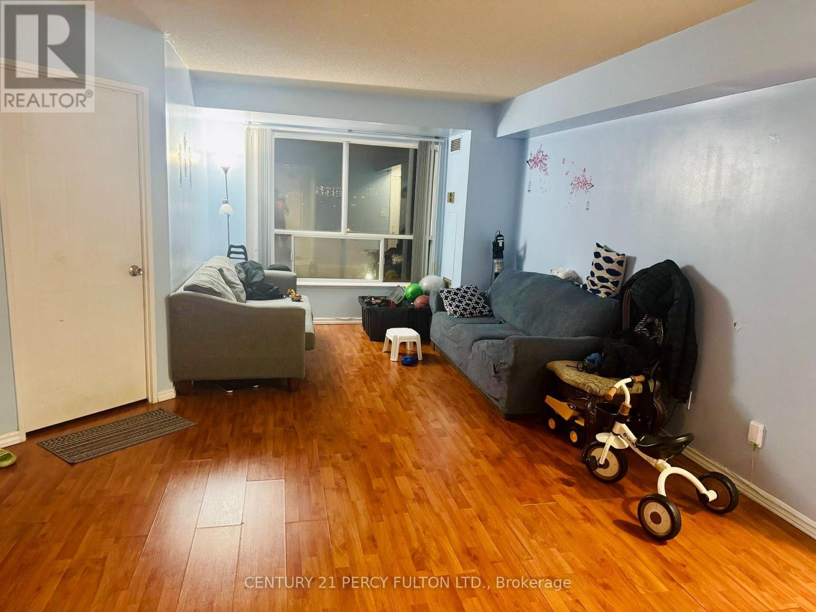 721 - 2550 Lawrence Avenue E Property Photo 5