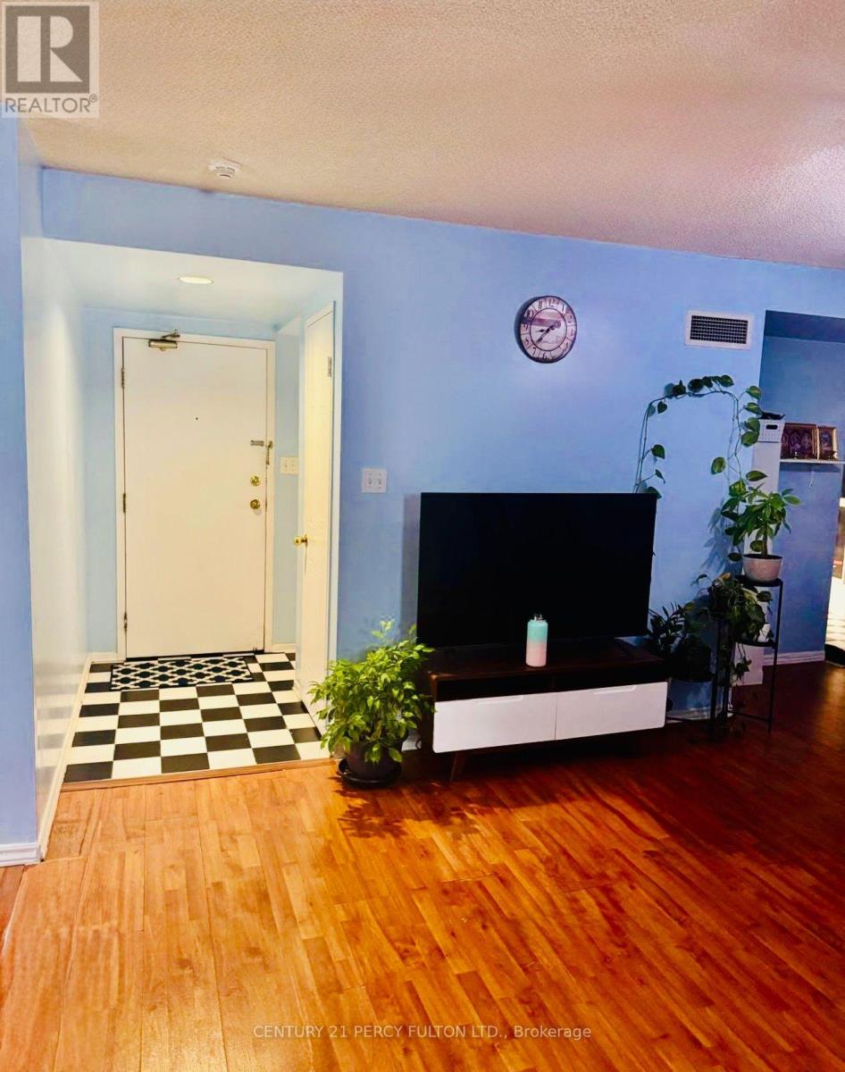 721 - 2550 Lawrence Avenue E Property Photo 6