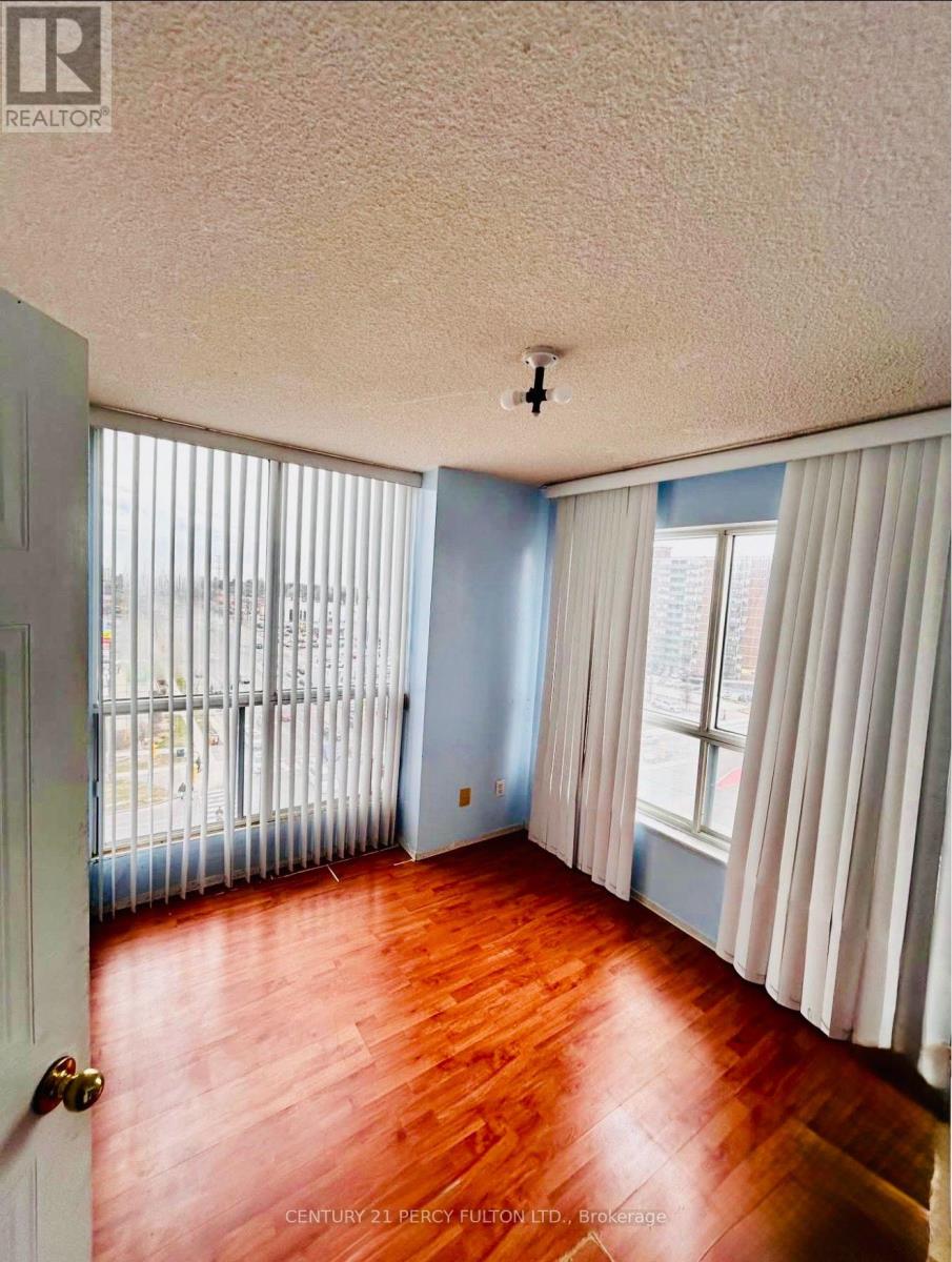 721 - 2550 Lawrence Avenue E Property Photo 9