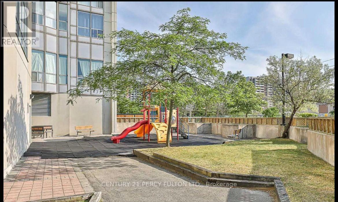 721 - 2550 Lawrence Avenue E Property Photo 14