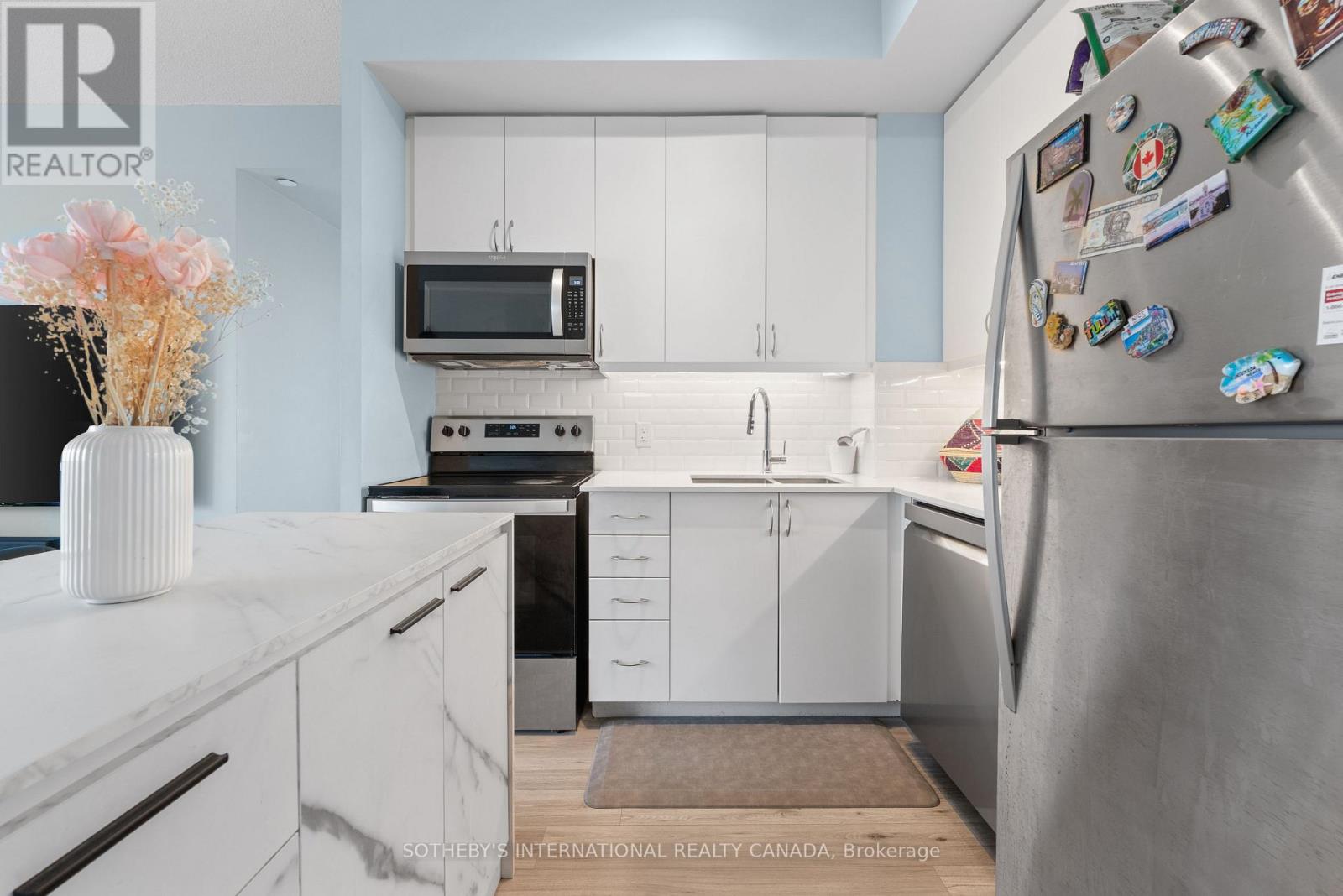 809 - 3220 Sheppard Avenue E Property Photo 3