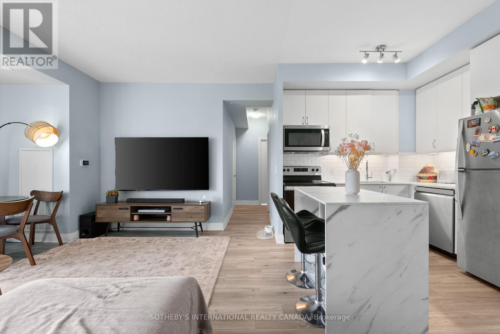 809 - 3220 Sheppard Avenue E Property Photo 4