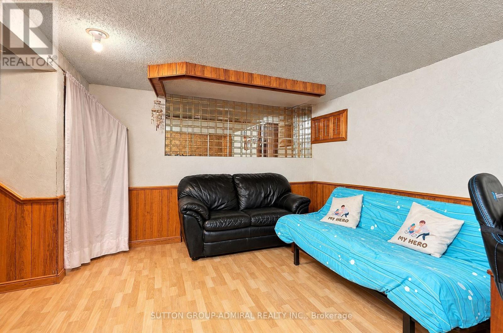 27 - 21 Chester Le Boulevard Property Photo 4