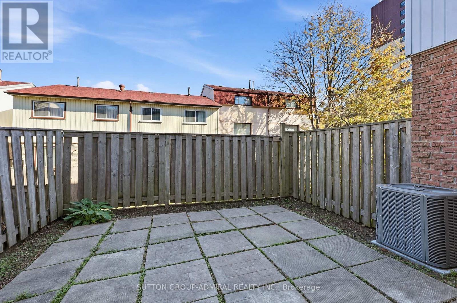27 - 21 Chester Le Boulevard Property Photo 6