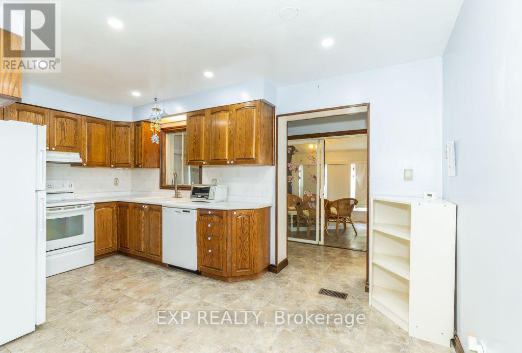 Main / Upper - 64 Burden Crescent Property Photo 6