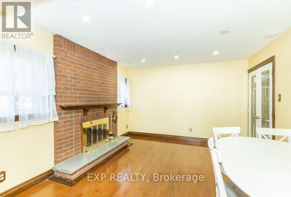 Main / Upper - 64 Burden Crescent Property Photo 11