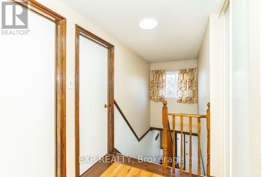 Main / Upper - 64 Burden Crescent Property Photo 16