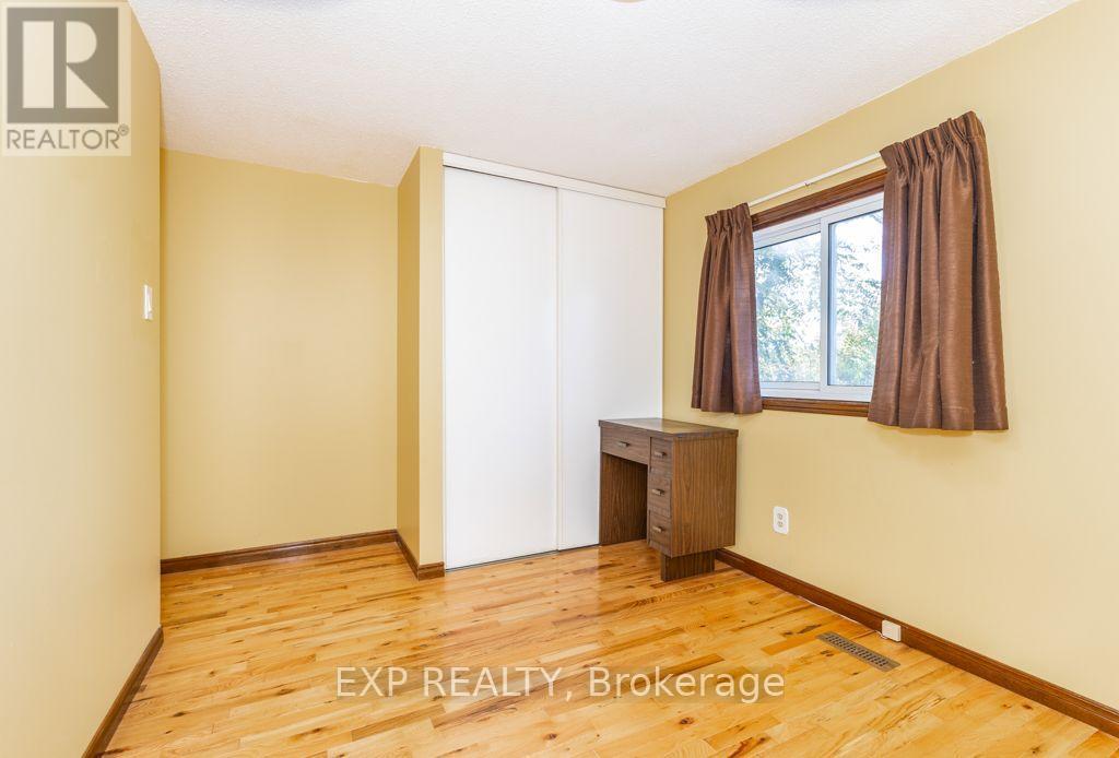 Main / Upper - 64 Burden Crescent Property Photo 20