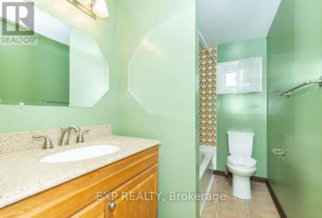 Main / Upper - 64 Burden Crescent Property Photo 21
