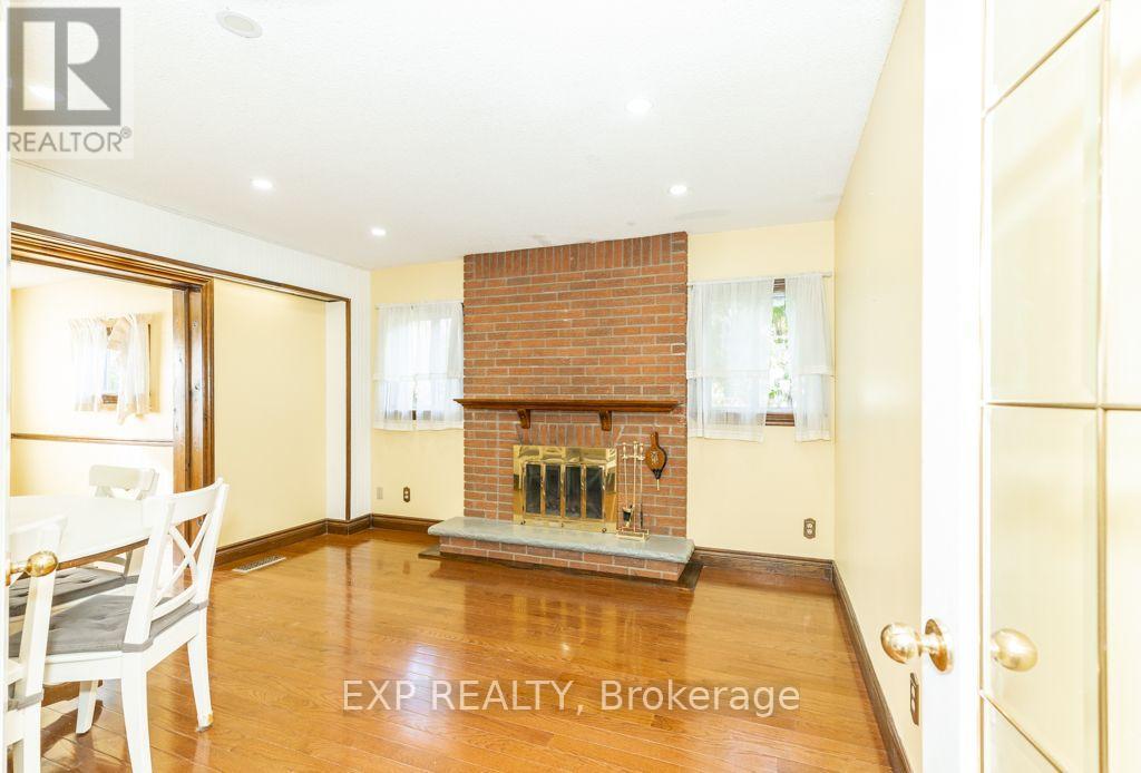 Main / Upper - 64 Burden Crescent Property Photo 25