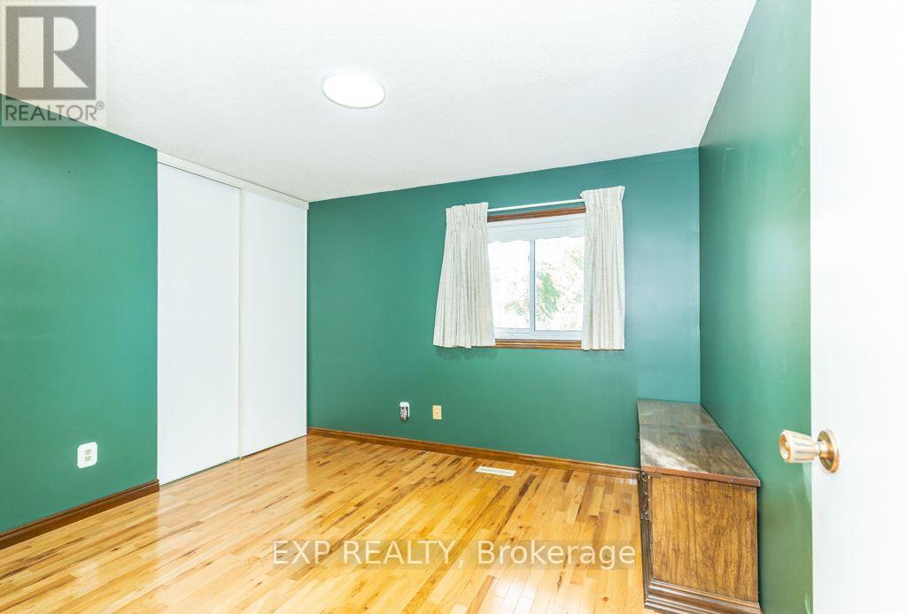 Main / Upper - 64 Burden Crescent Property Photo 32
