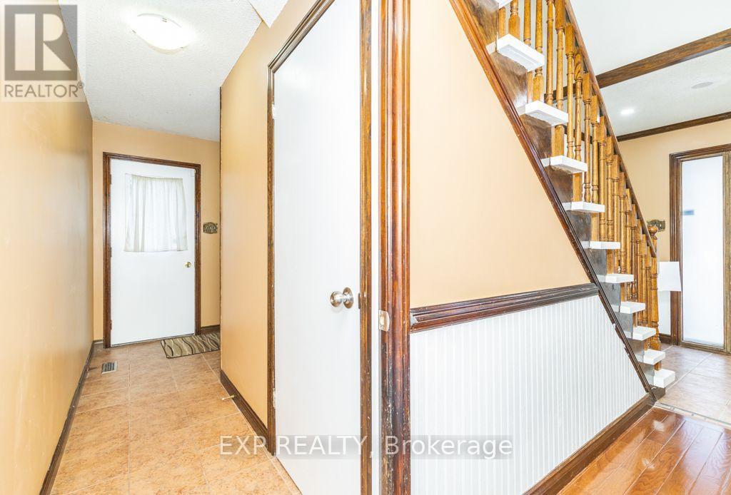 Main / Upper - 64 Burden Crescent Property Photo 37