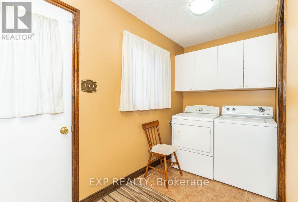 Main / Upper - 64 Burden Crescent Property Photo 38