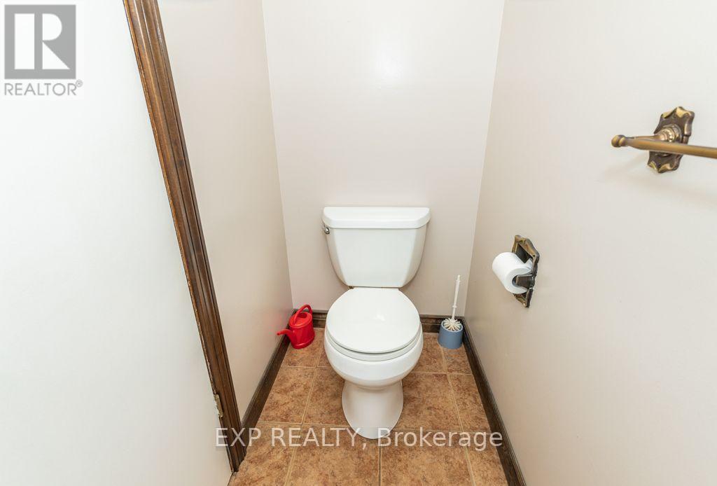 Main / Upper - 64 Burden Crescent Property Photo 39