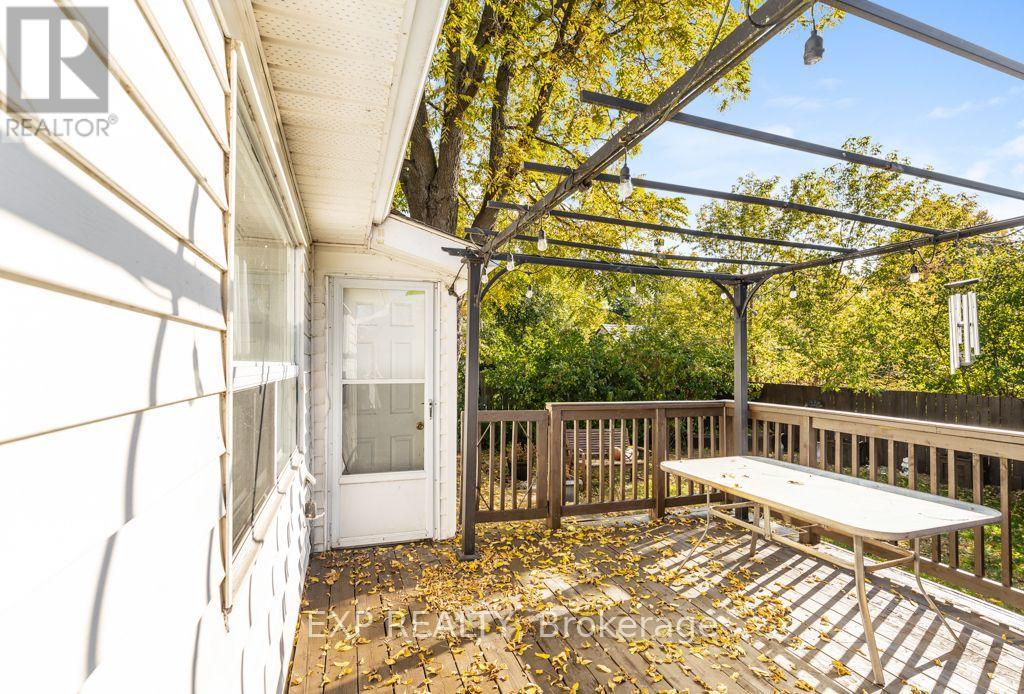 Main / Upper - 64 Burden Crescent Property Photo 44