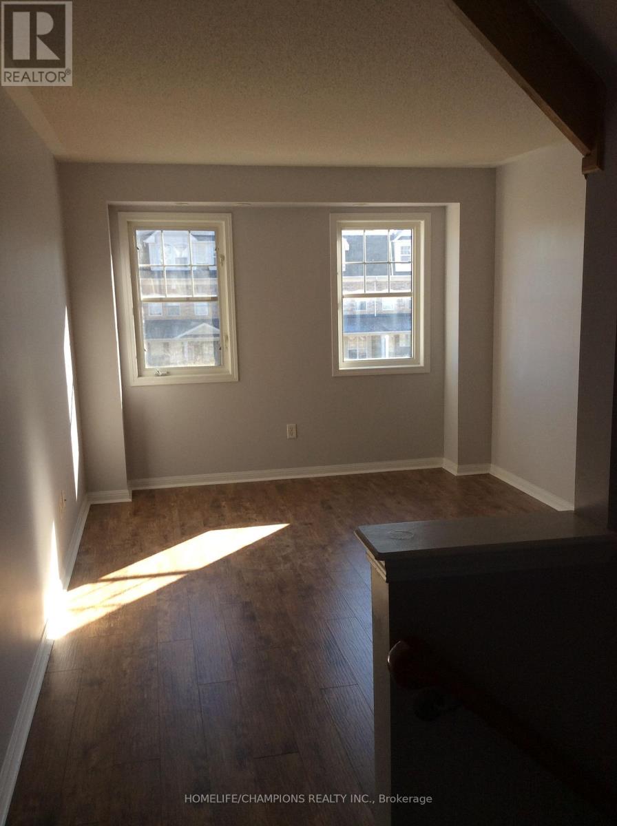 Unit #2 - 32 Ecopark Gate Property Photo 3