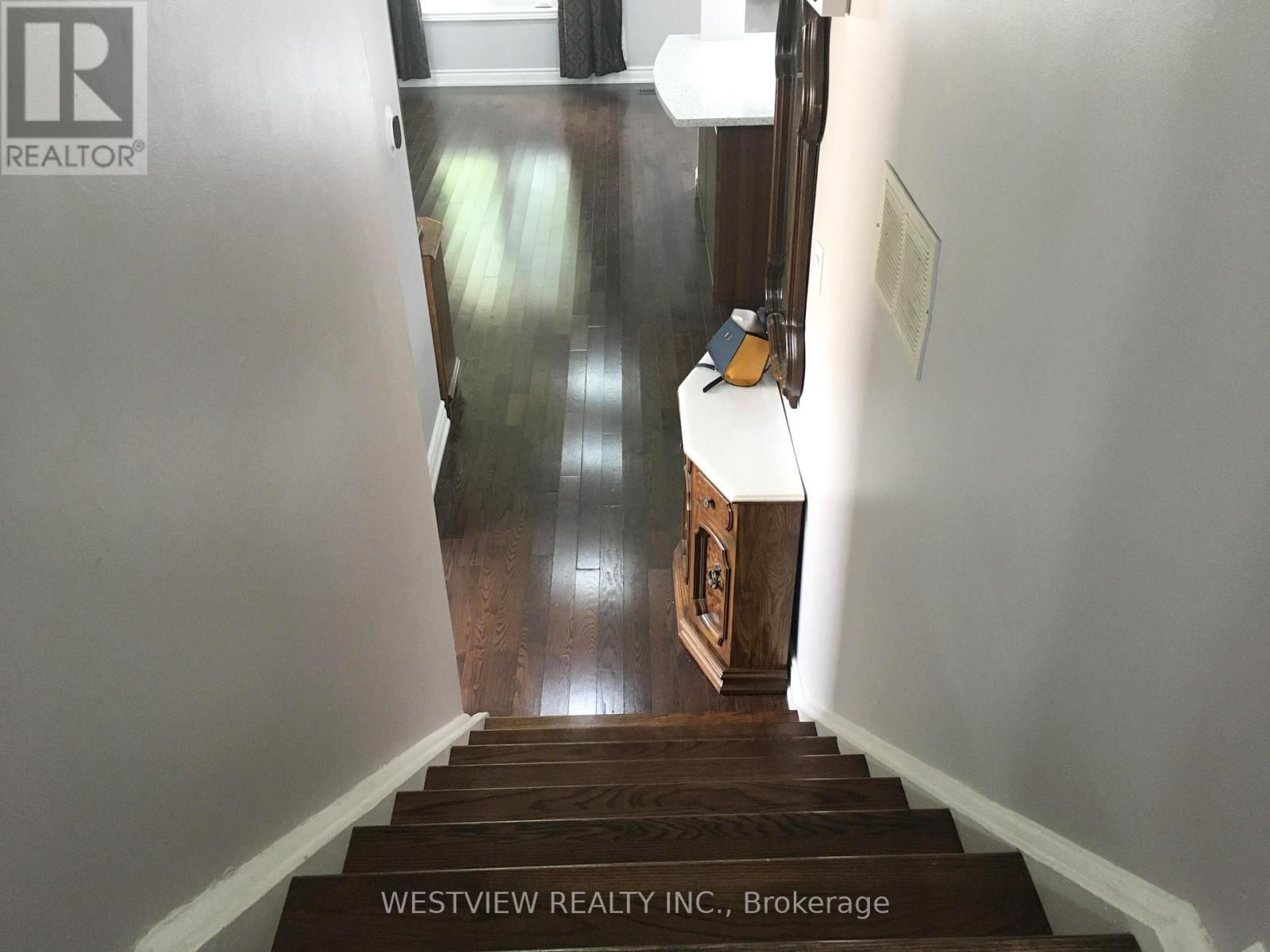 19 Coxworth Crescent Property Photo 16