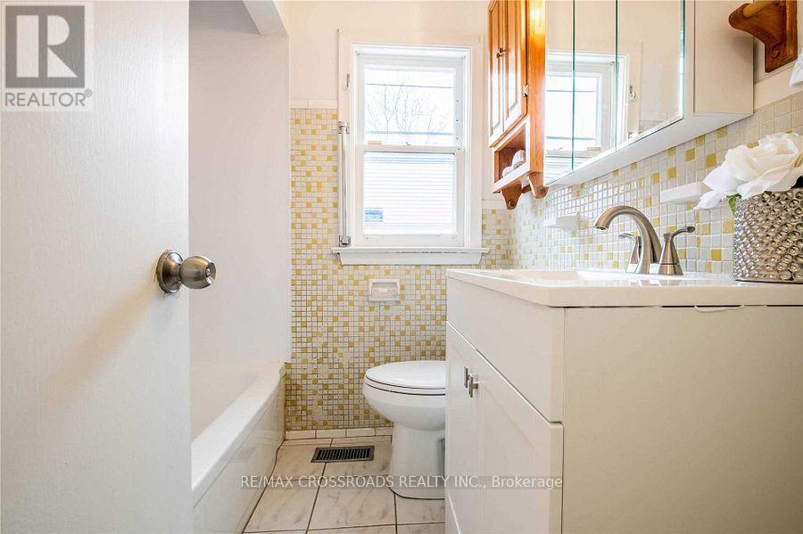 6 Larkhall Avenue Property Photo 18