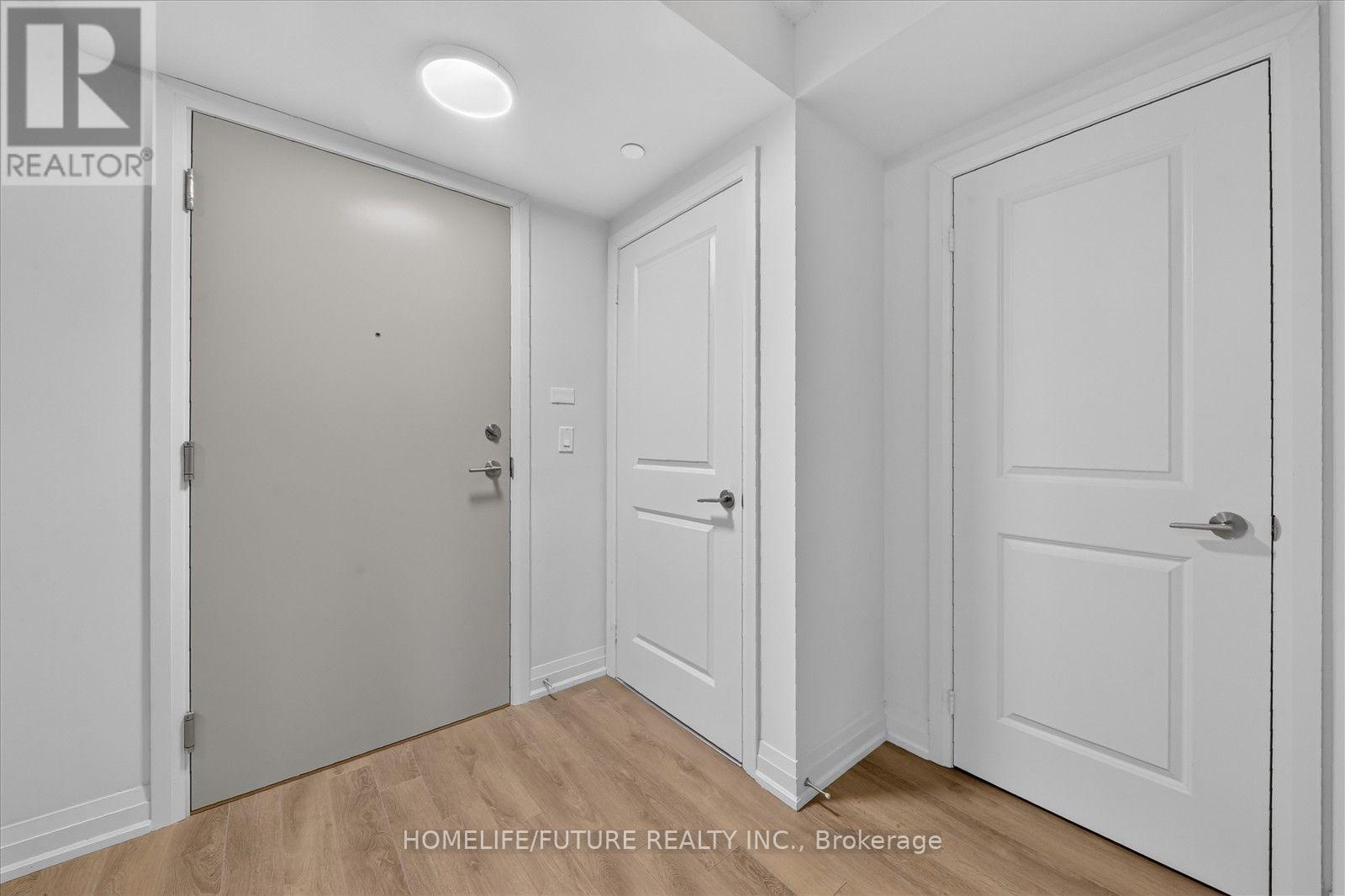 907 - 20 Meadowglen Place Property Photo 9