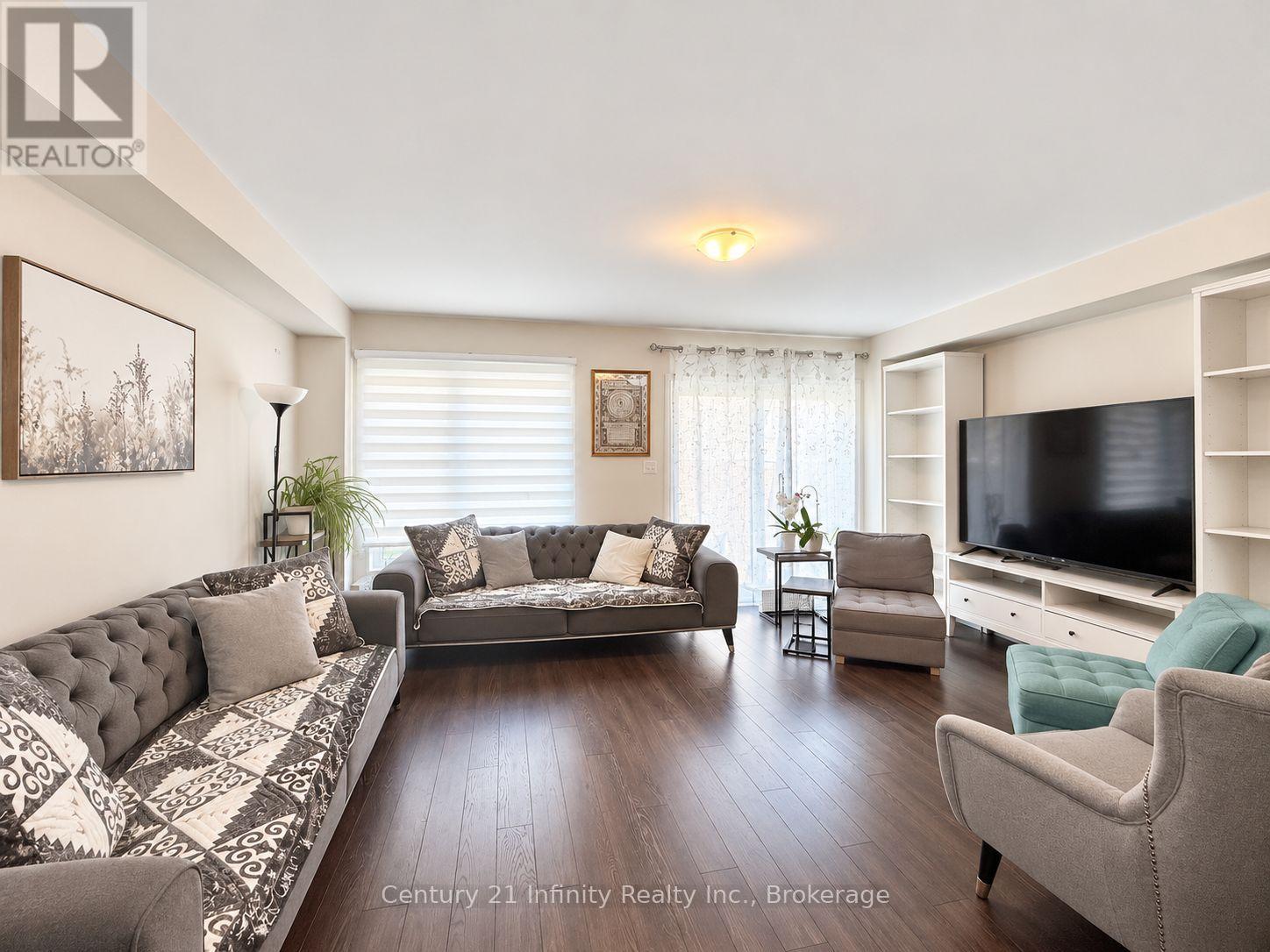 2339 Dress Circle Crescent Property Photo 4