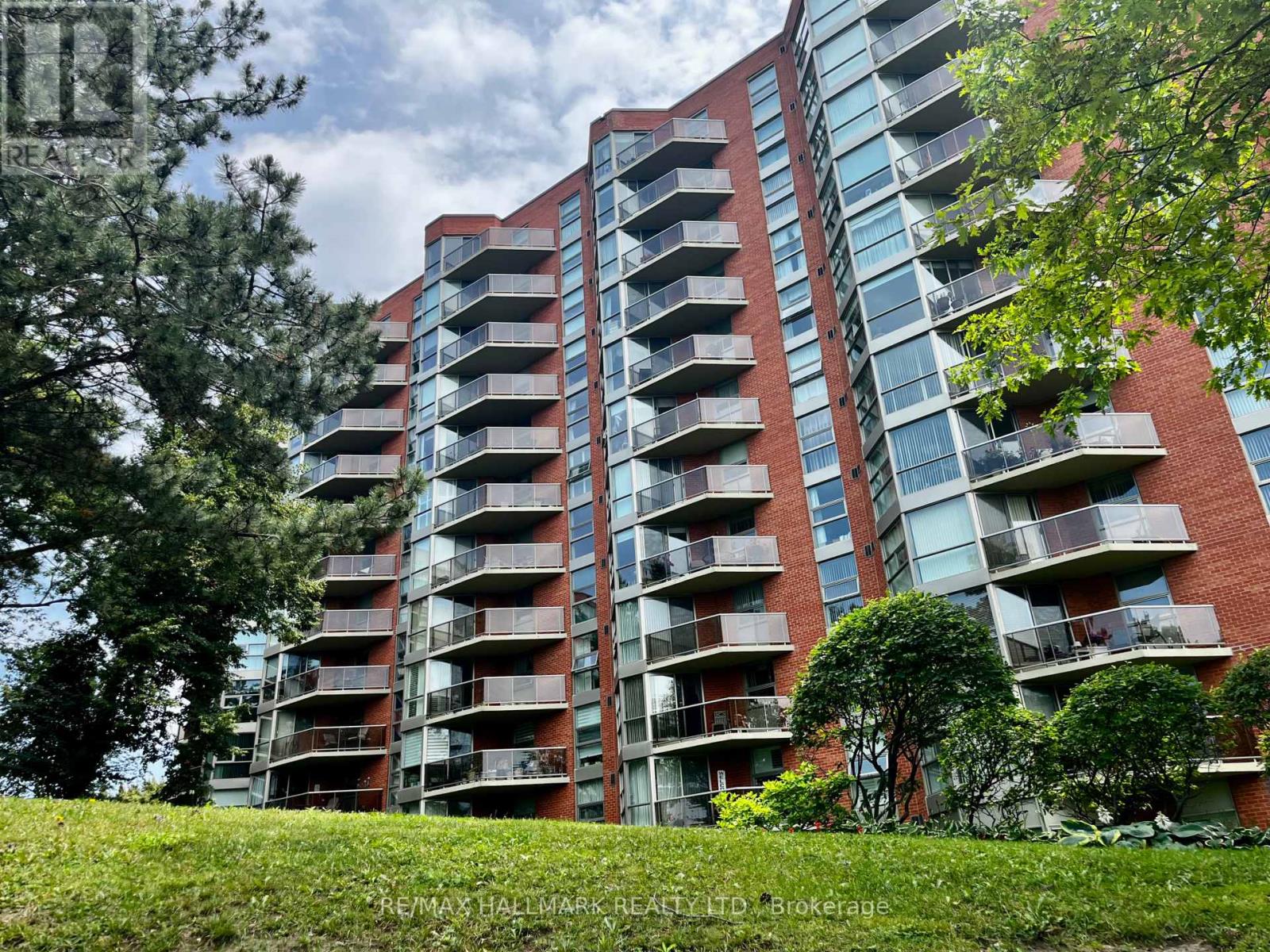 902 - 20 DEAN PARK ROAD Property Photo 1