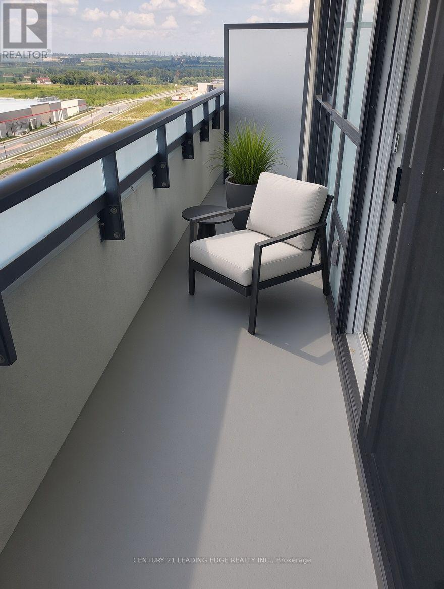 1236 - 2545 Simcoe Street Property Photo 4