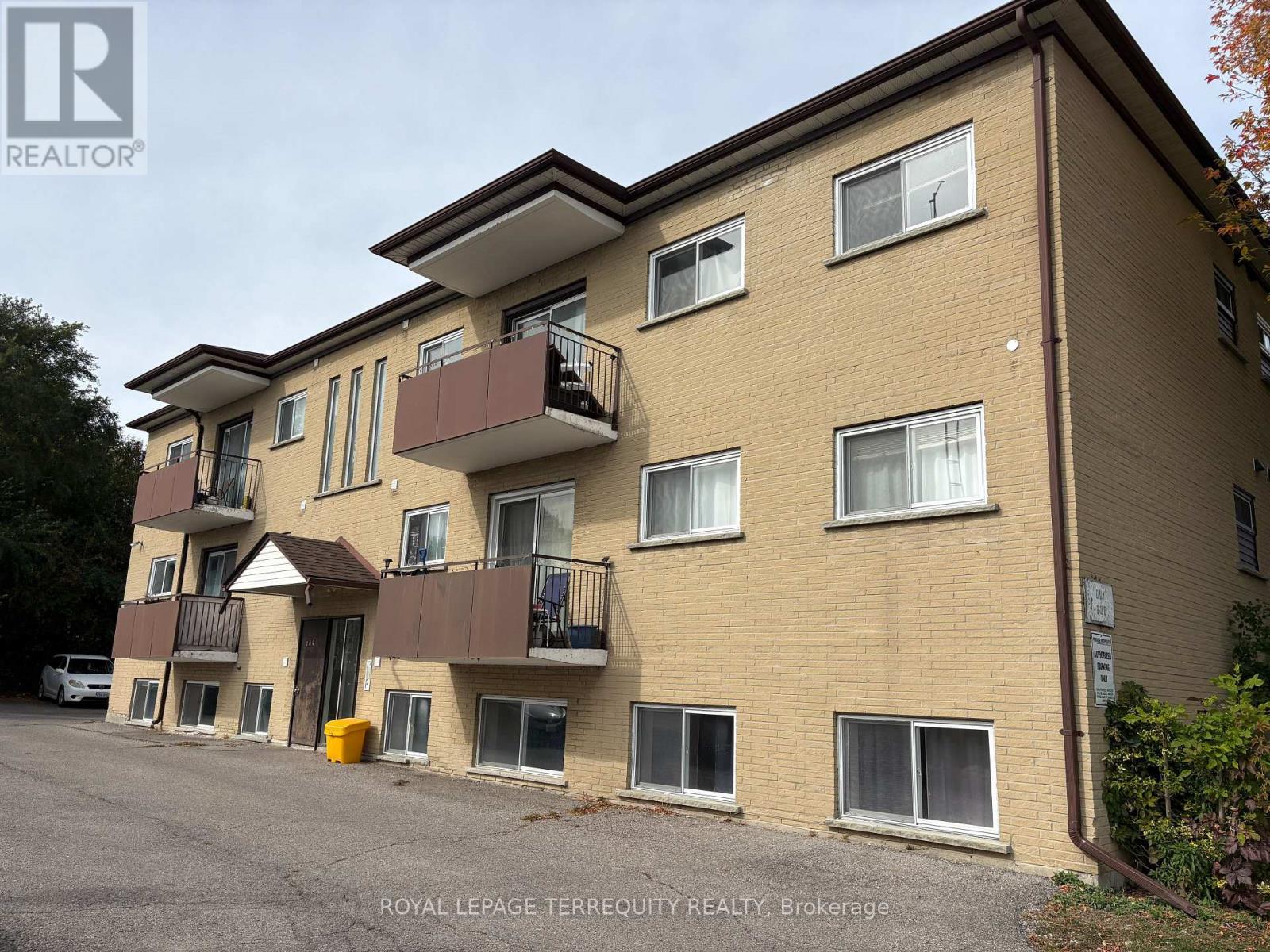 302 - 200 PARK ROAD N Property Photo 1