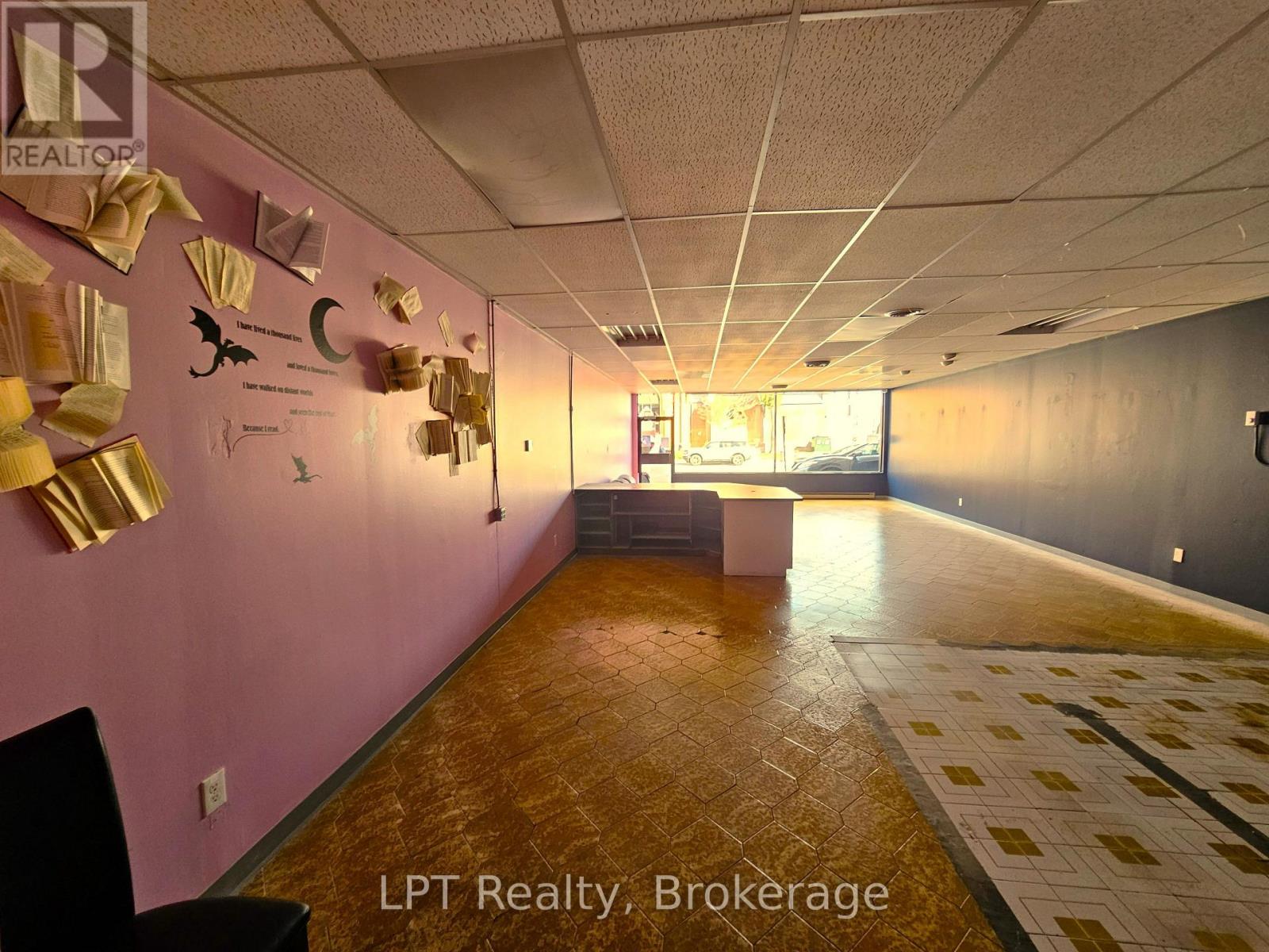 102 - 74 SIMCOE STREET S Property Photo 1