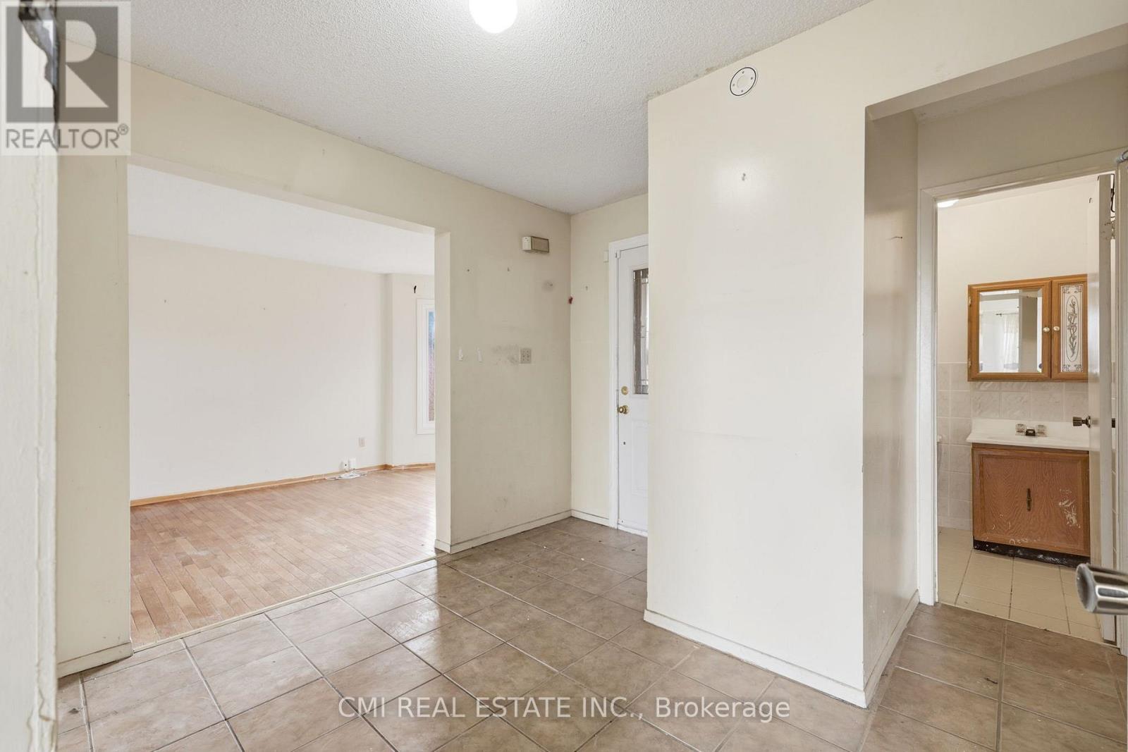 2275 Chapman Court Property Photo 3