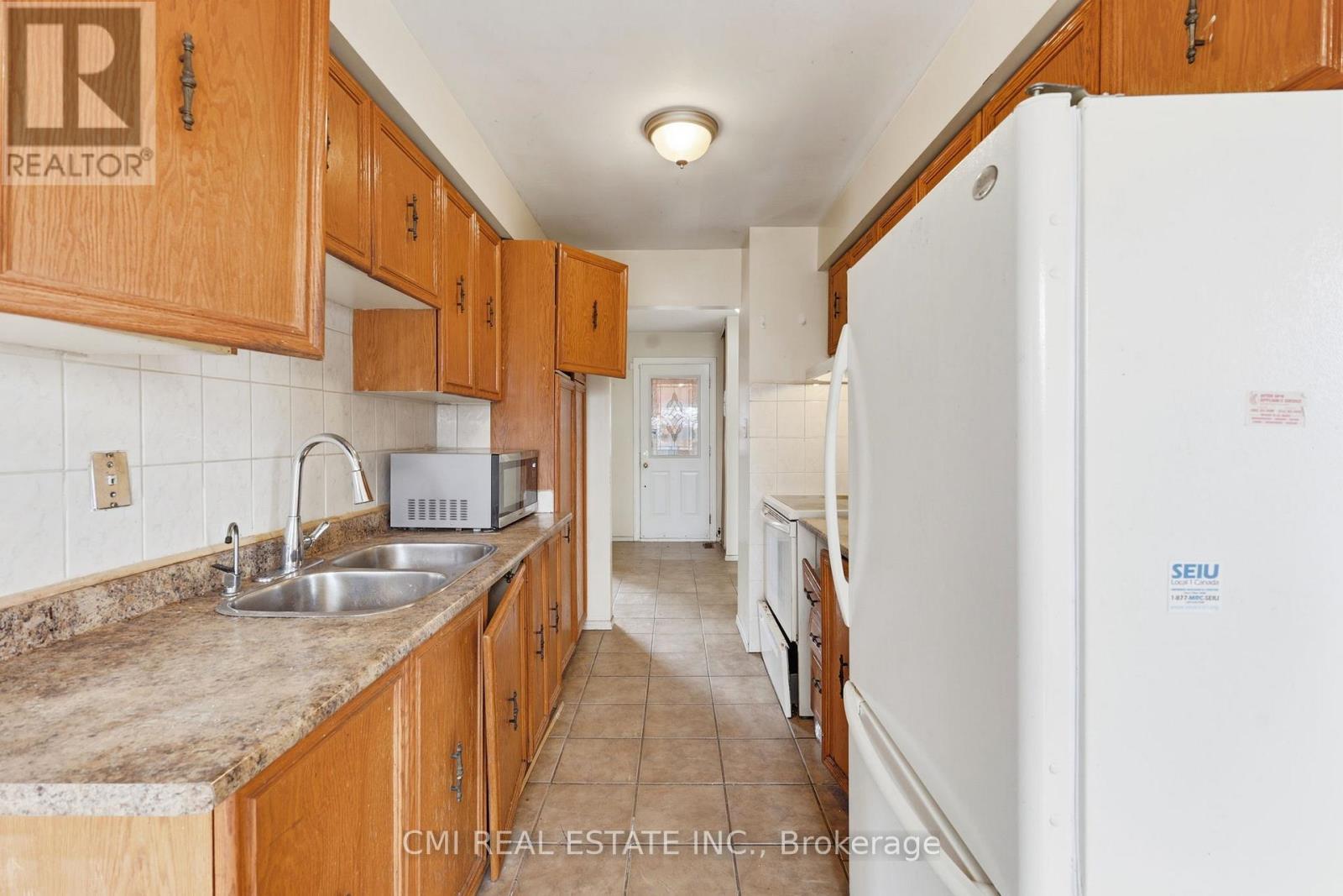2275 Chapman Court Property Photo 9