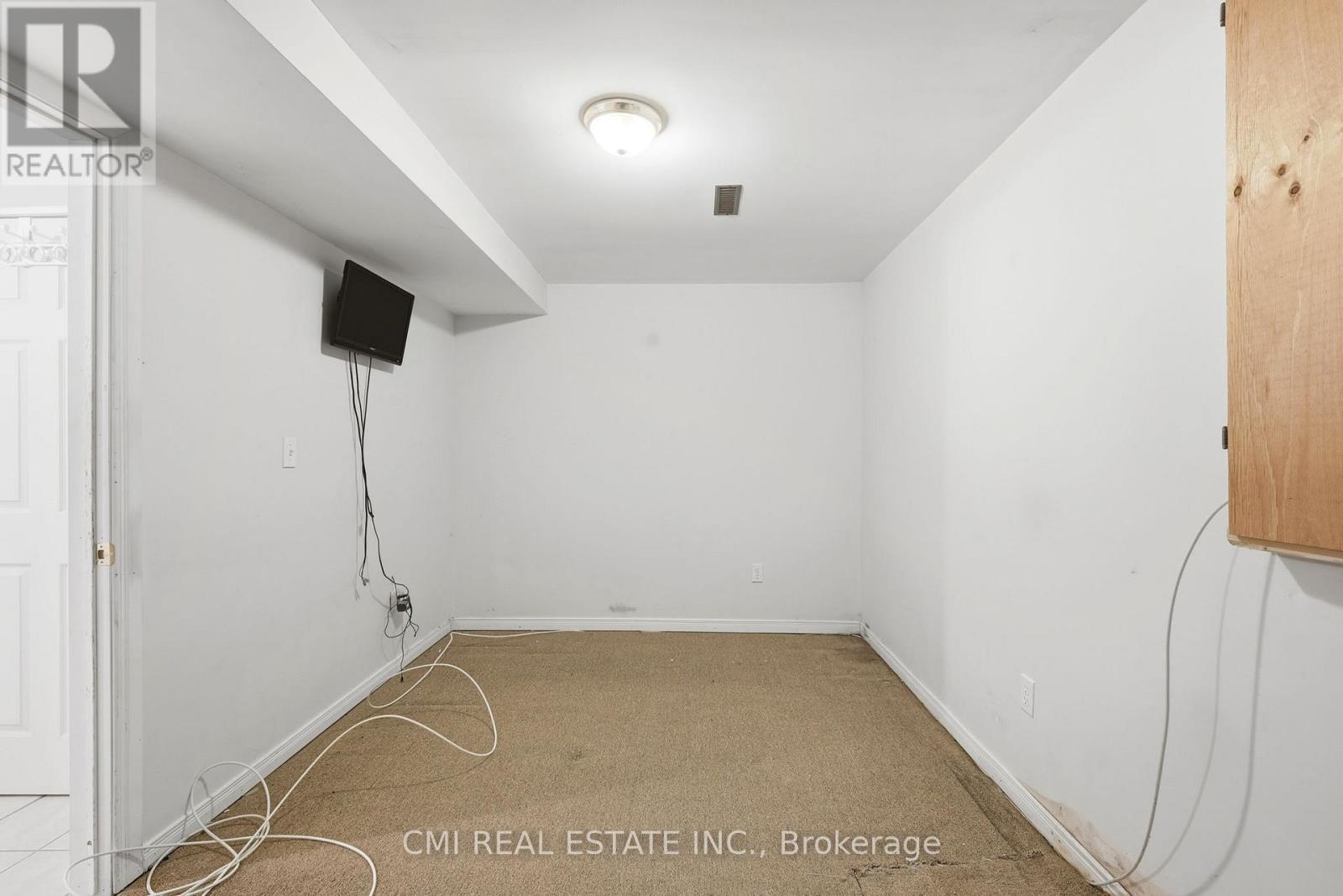 2275 Chapman Court Property Photo 32