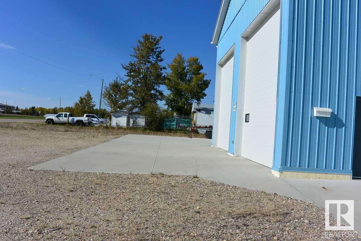 5005 49 A St Property Photo 4