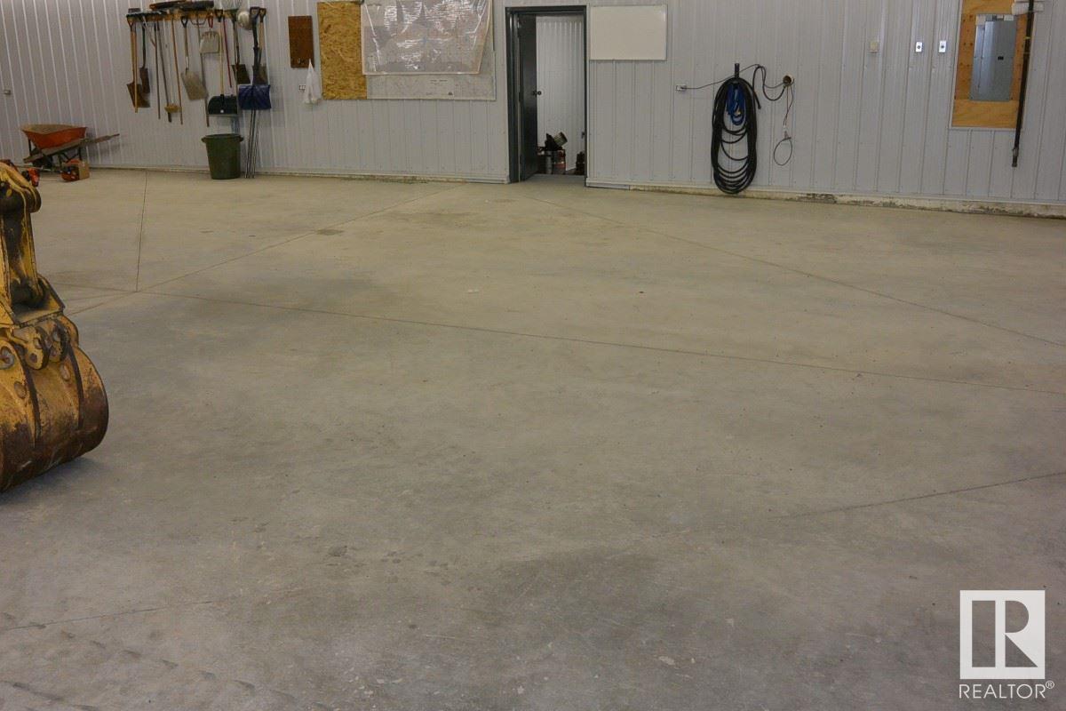 5005 49 A St Property Photo 23