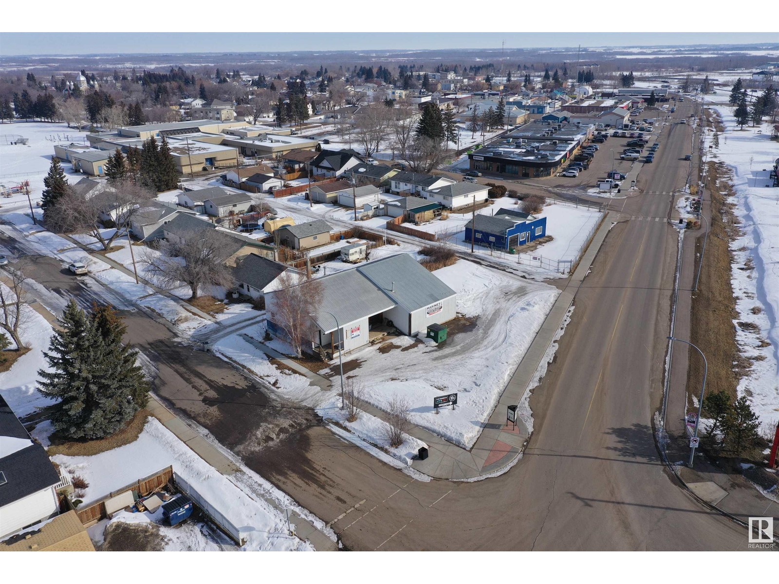 4807 52 St Property Photo 2