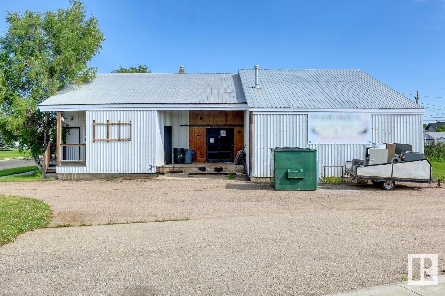 4807 52 St Property Photo 4