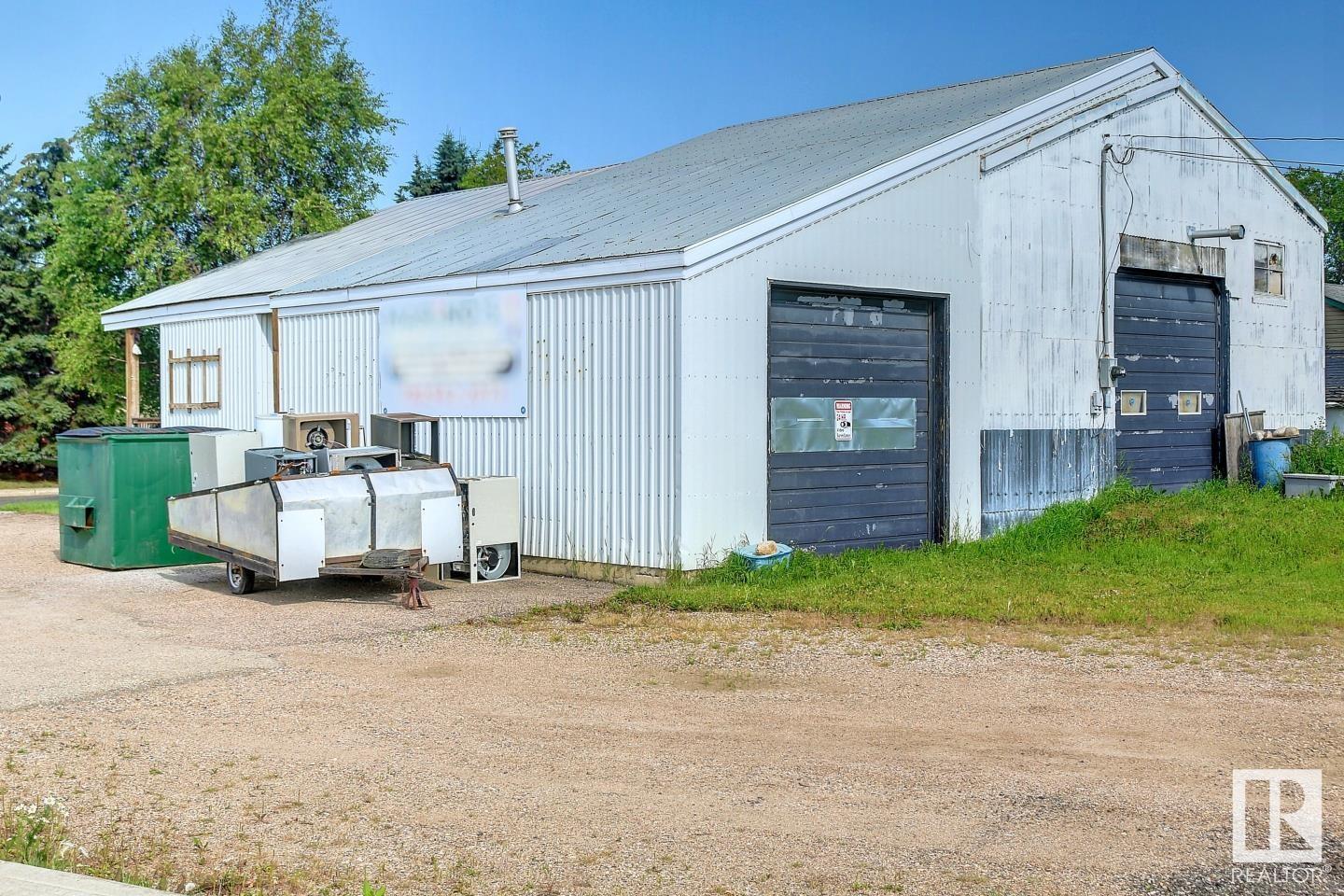 4807 52 St Property Photo 6