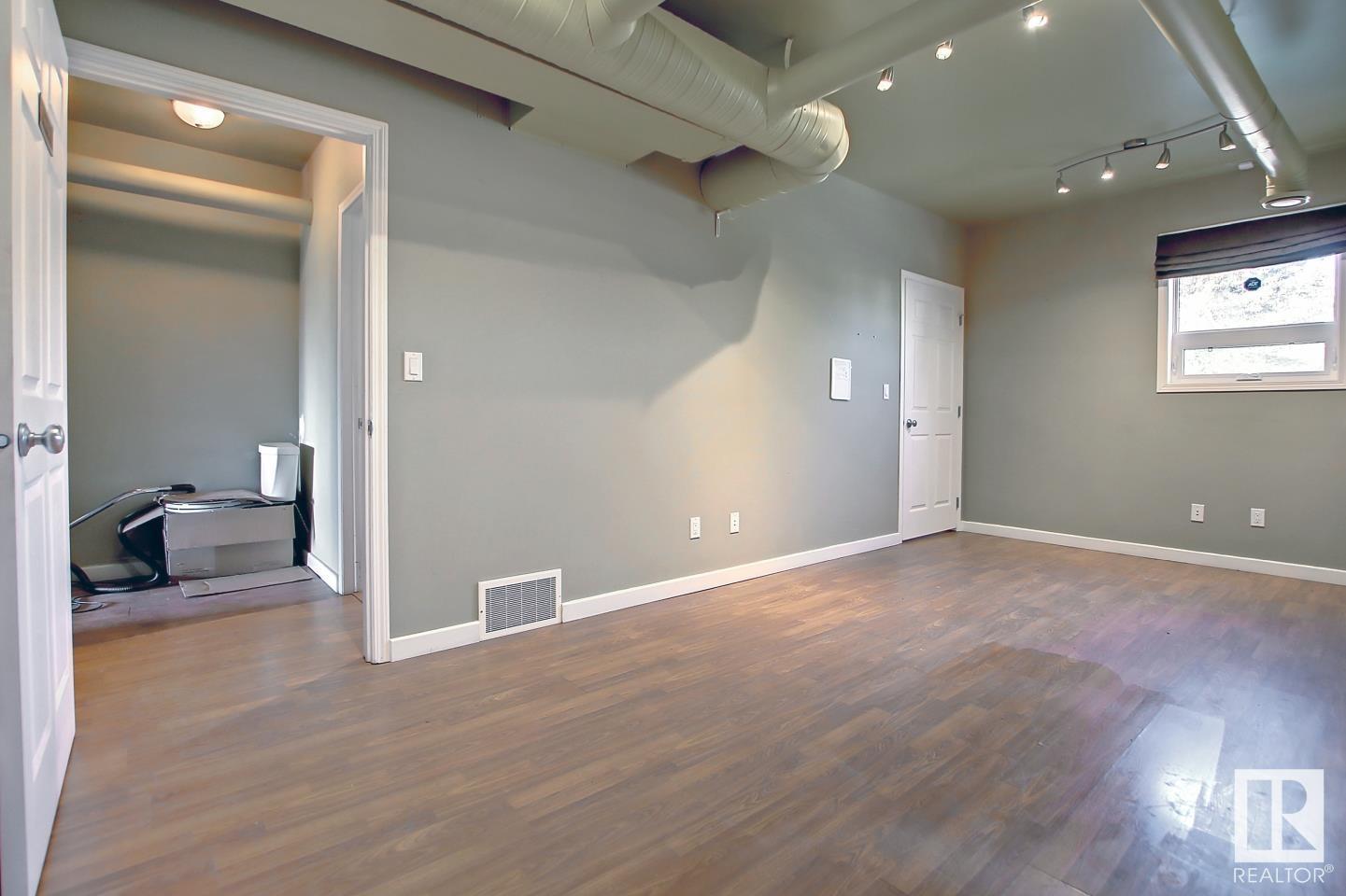 4807 52 St Property Photo 8