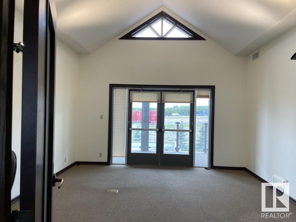 6229 54 Av Property Photo 4
