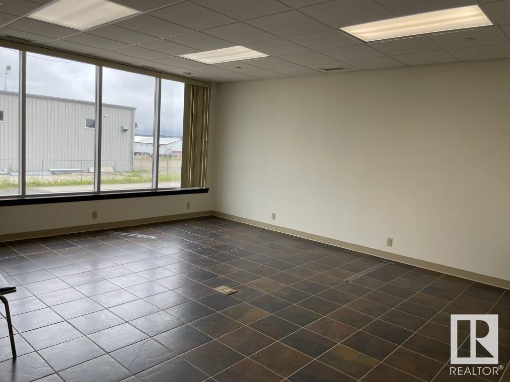 6229 54 Av Property Photo 11
