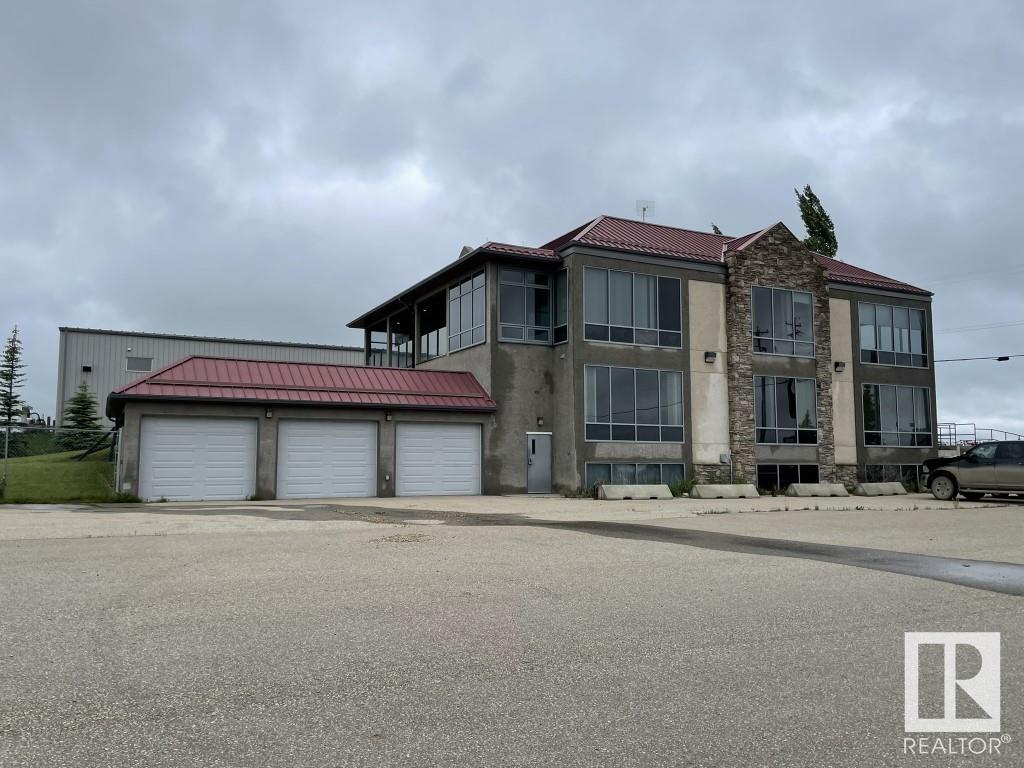 6229 54 Av Property Photo 18