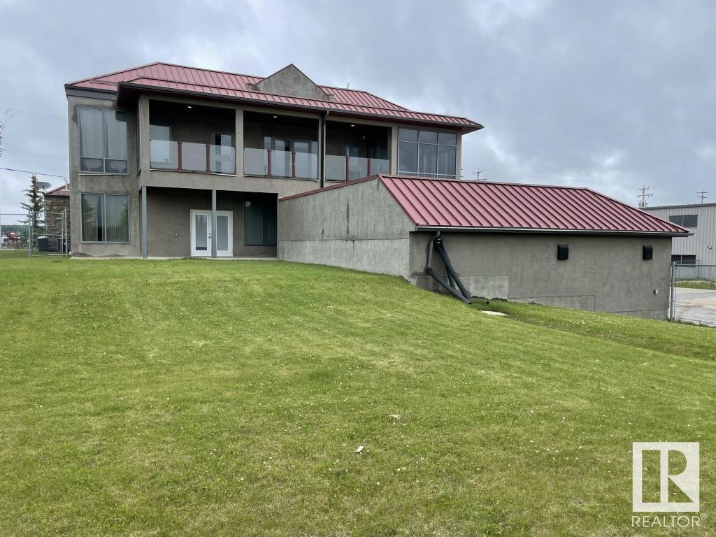 6229 54 Av Property Photo 19
