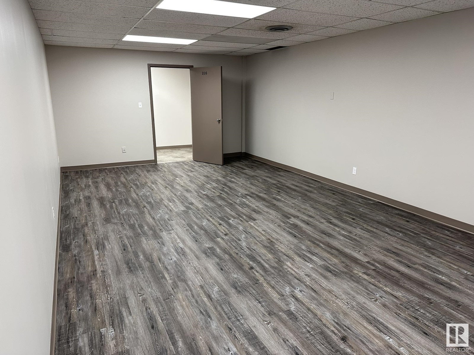4910 50 Av Property Photo 14