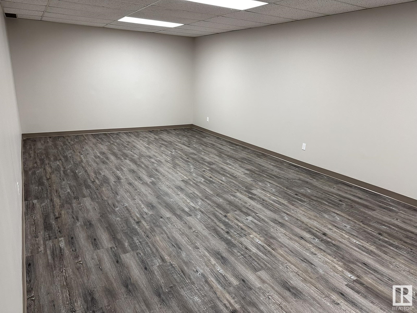4910 50 Av Property Photo 15