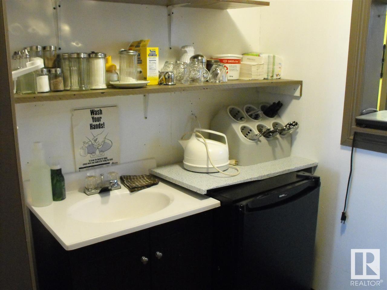 18 Centre St Property Photo 12